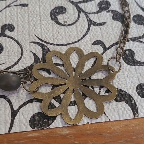 Metal Flower and Bead Neclace - Picture 6 of 9